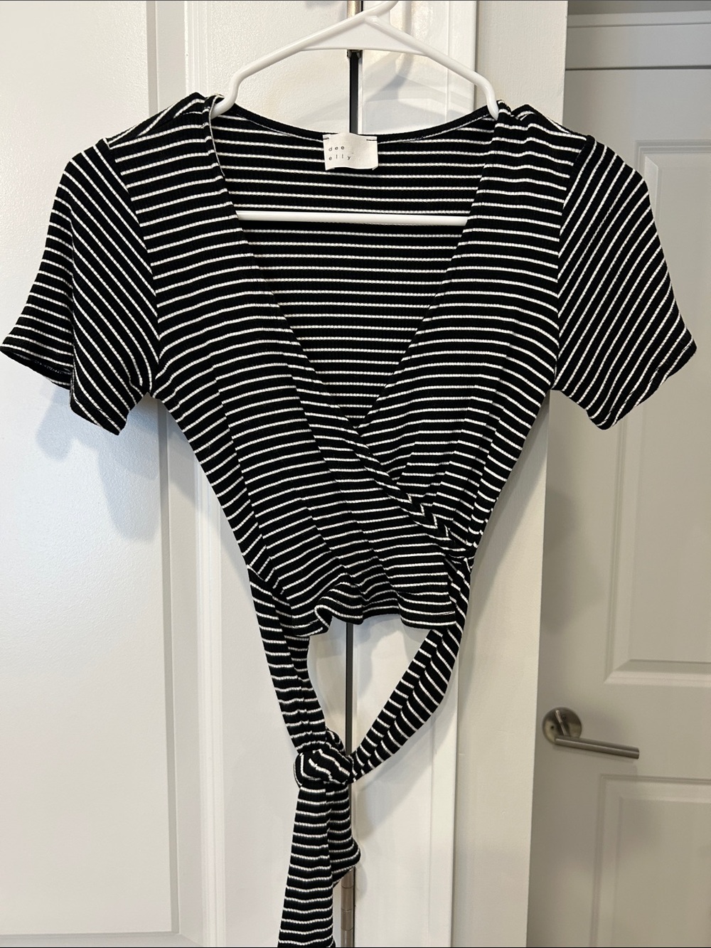 Striped Tie-Front Short Sleeve Top - Black/White